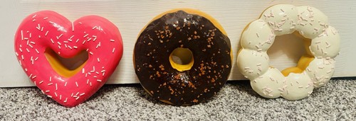 Three hands sprinkled - three,