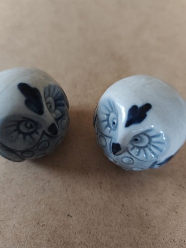 Delft blue and white pottery - and,