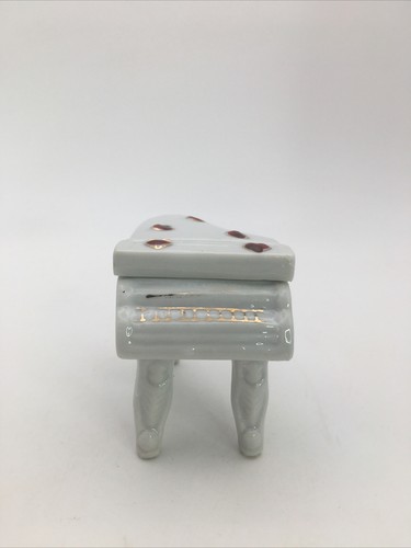 Baby grand piano - grand, box