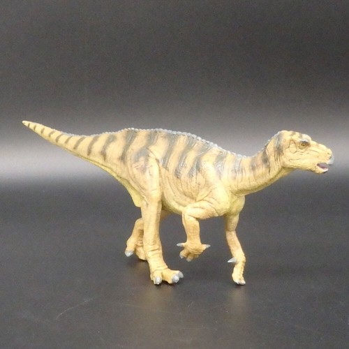 Iguanodon cretaceous period - iguanodon,