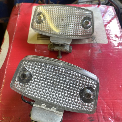 Pair raydyot reversing - of,