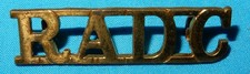 RADC ROYAL ARMY DENTAL CORPS SHOULDER TITLE MILITARY BADGE - BRASS ORIGINAL
