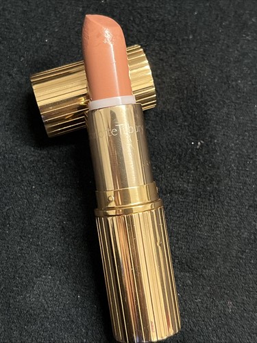 Charlotte tilbury kissing - charlotte,