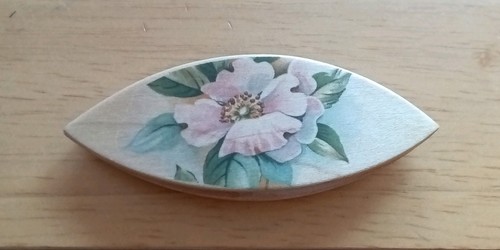 Wood tatting shuttle painted - wood,
