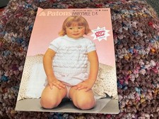 BABY'S KNITTING PATTERN TOP PATONS FAIRYTALE DK 18 20" B7222
