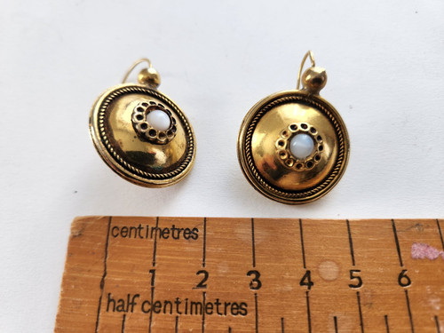 Hand crafted gold - hand, convex