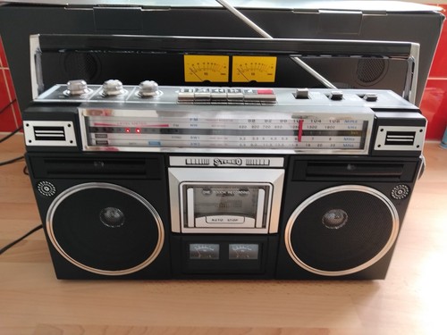 Class retro cassette radio - retro,