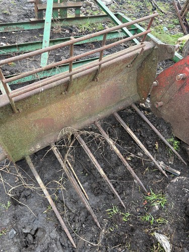 Tractor buck rake - tractor, attachment