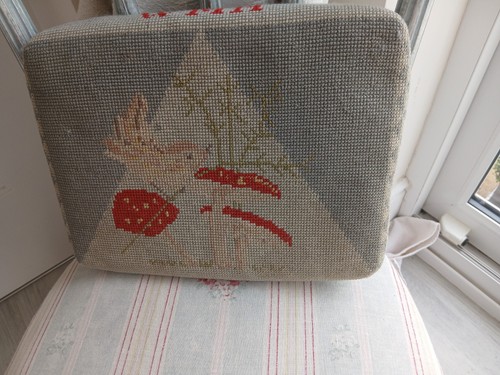 Vintage cross stich pugh box - cross,