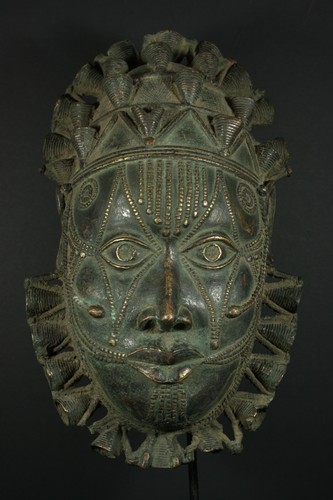 Benin bronze queen - benin,