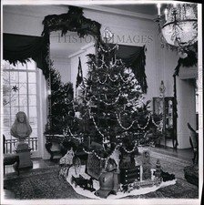 1965 Press Photo Wade Parlor's Christmas decorations, 1870 - cvo00840