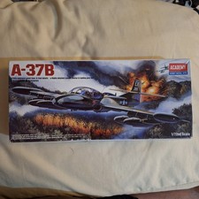 ACADEMY 1/72 CESSNA A37B