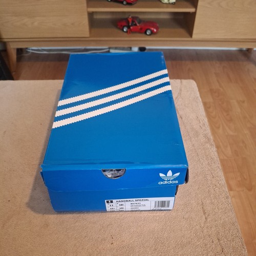 Adidas empty shoe - adidas, box