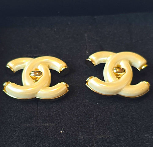 Chanel stunning enamel stud - stunning,