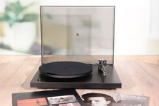 Rega Turntable "Planar 3" with