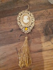 Cameo Style Christmas  Tree