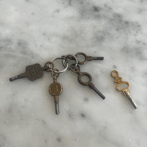 Antique pocket watch keys - 5x,