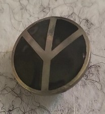 VINTAGE SMALL BAN THE BOMB ENAMEL PIN BADGE.  E 397