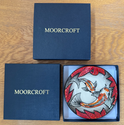 Moorcroft pottery round pin - moorcroft,