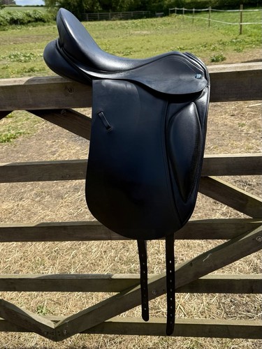 Barnsby dressage - 17.5”,