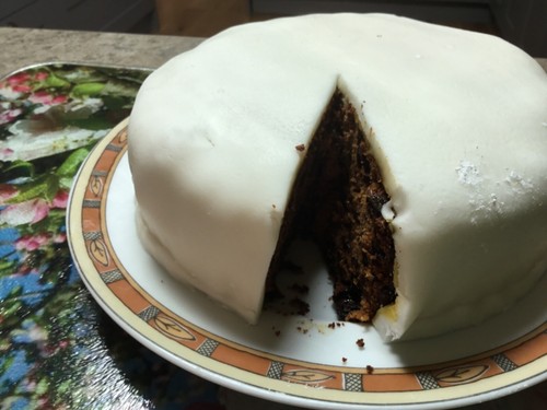 Round rich fruit cake - rich,