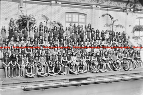 F002083 swimming class - swimming,
