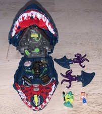 Caught By The Man Eater Jaws