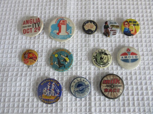 Job lot vintage - 12, badges