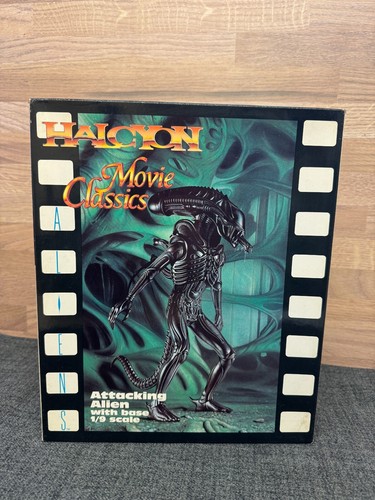 Halcyon aliens attacking - aliens, alien