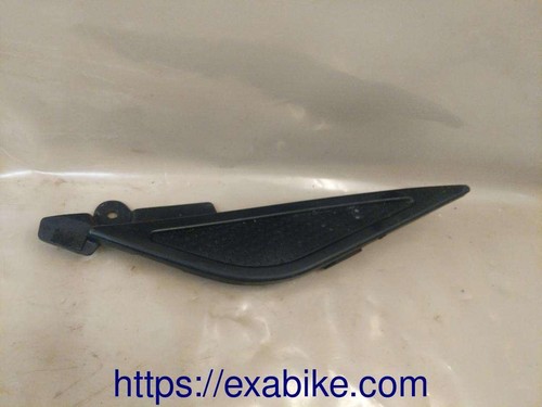 Left plastic element for