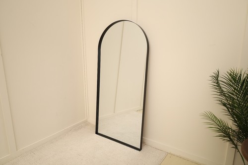 Black contemporary arch leaner