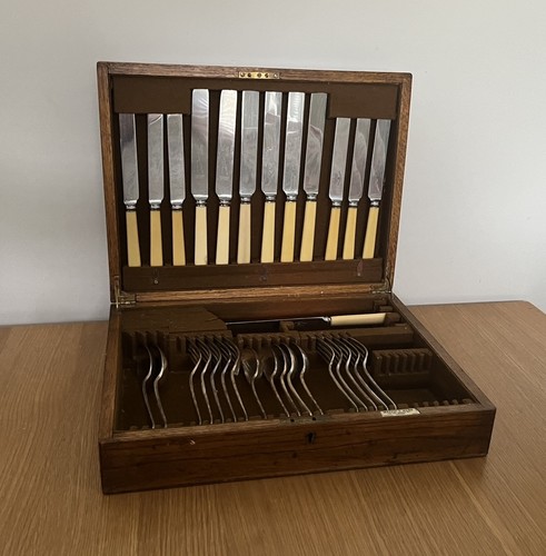 Cased set mappin webb - cased,