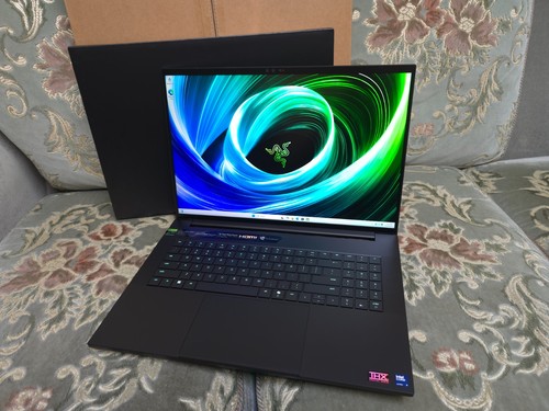 Razer blade ultra 275hx - razer, 18