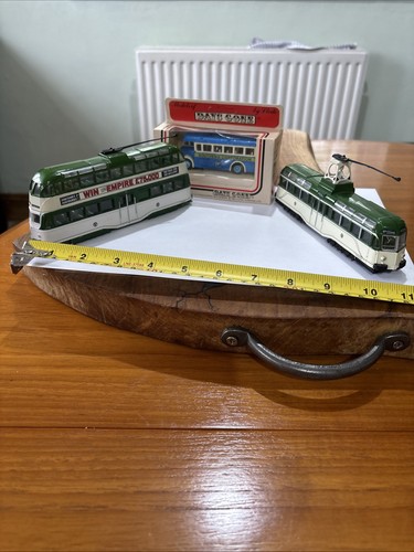 Corgi trams plus 1 - ,