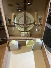 Vintage Picnic set  By Sirram .