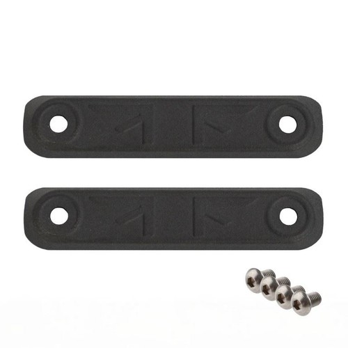Pyramid matte black - black, peg