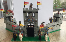 Vintage LEGO 6080 King’s Castle Set. Complete with instructions, no box.