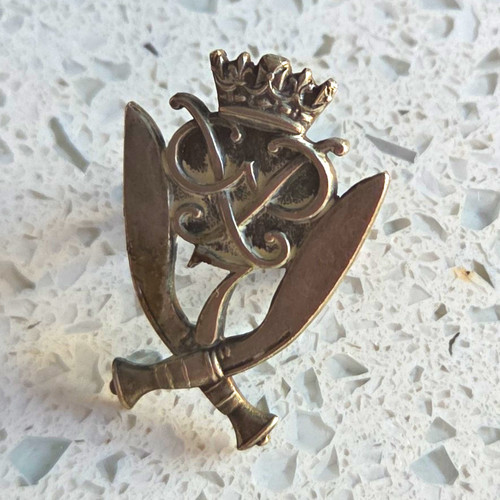 Military metal crown - &, gb