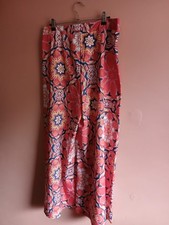 70's Style Red Flower Pattern