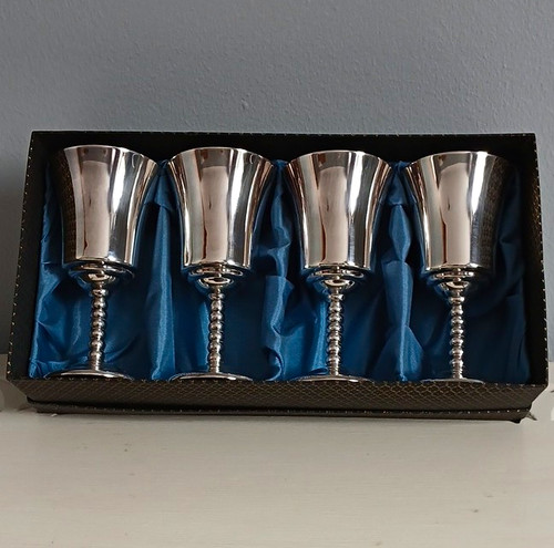 England set of - set, 4