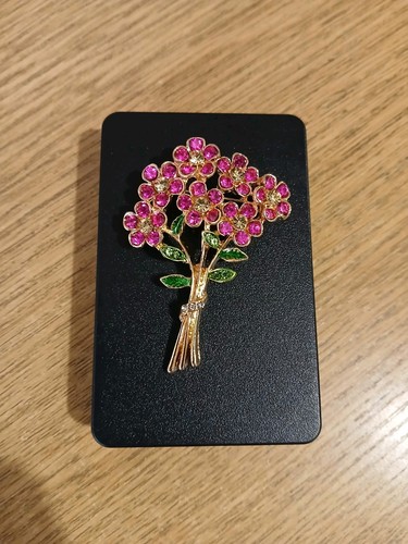 Pink flower bouquet brooch - pink,