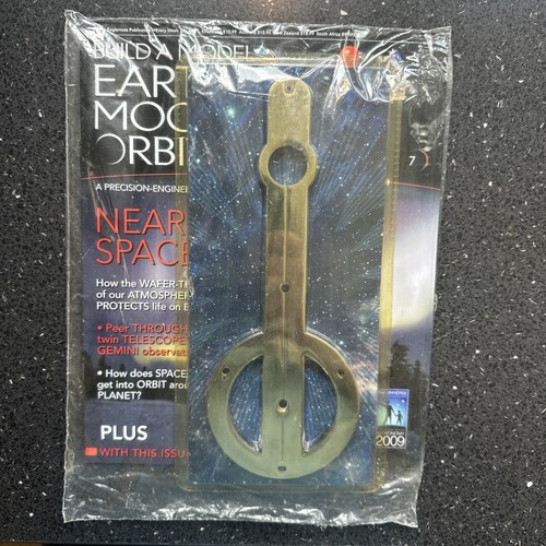 Eaglemoss earth moon - eaglemoss,