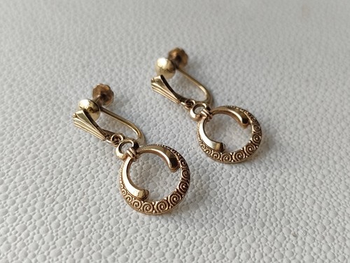 Vintage gold tone screw back - tone,