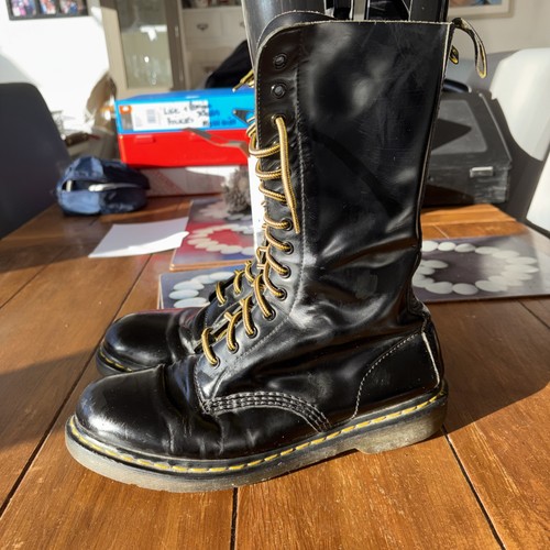 Martens airwair hole - airwair, 14