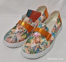 Heavenly Feet Beige Floral