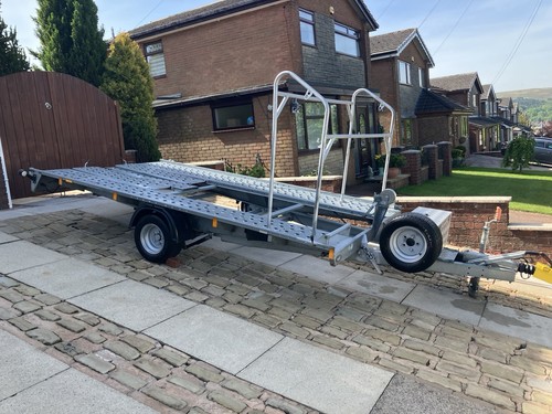 Single axle tilt - bed, car