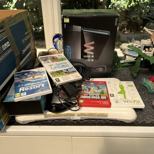 Wii boxed black console - boxed,