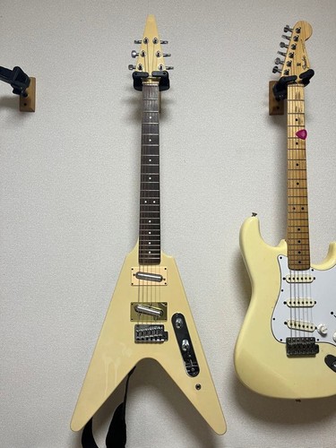 Cream colored flying - colored,
