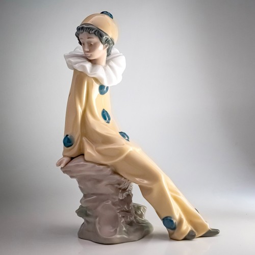Nao lladro pierrot - by,