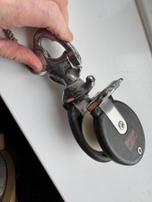 Marine snap shackle with